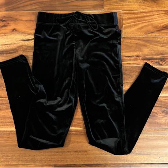 Revamped velvet leggings
Small - Picture 1 of 2